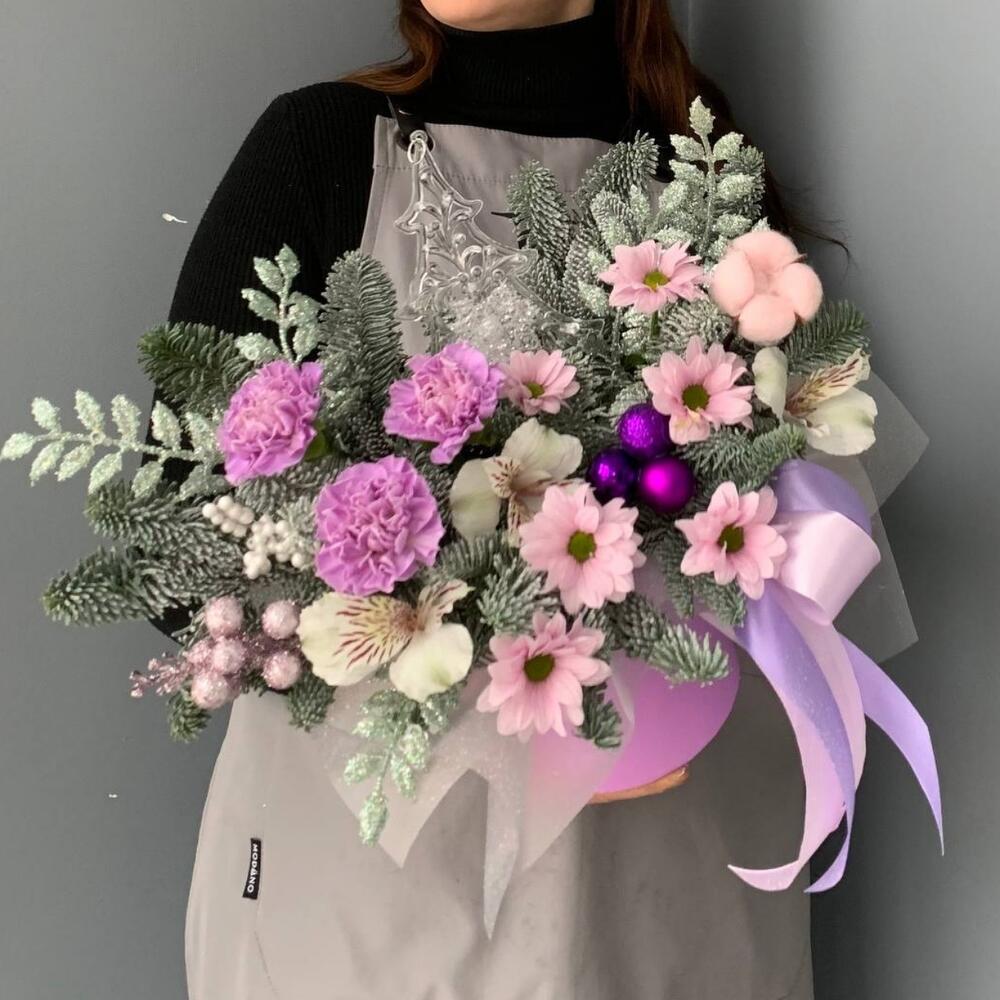 https://content2.flowwow-images.com/data/flowers/1000x1000/41/1733754892_87574241.jpg