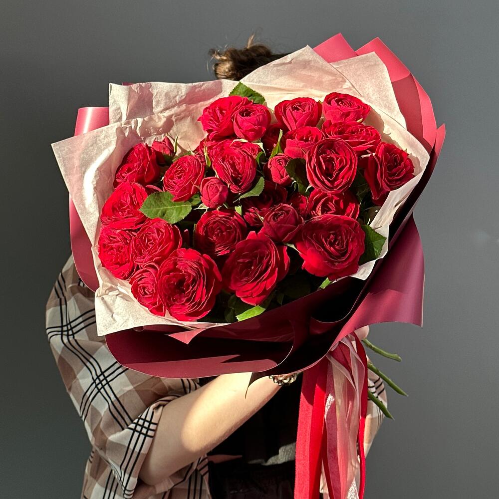 https://content2.flowwow-images.com/data/flowers/1000x1000/63/1741433673_23195763.jpg