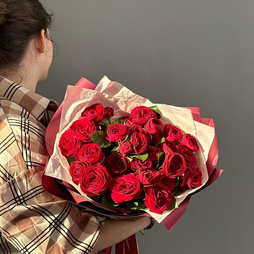 https://content2.flowwow-images.com/data/flowers/1000x1000/35/1741433673_45165135.jpg